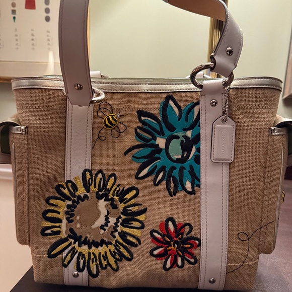 Coach Limited Edition “Bee & Flowers” Summer Bag - Picture 1 of 12